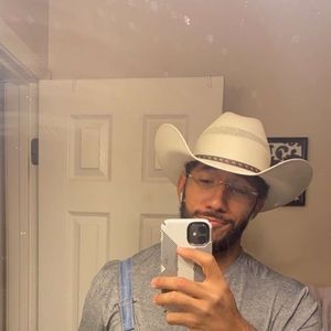 Meet your Posher, Leo